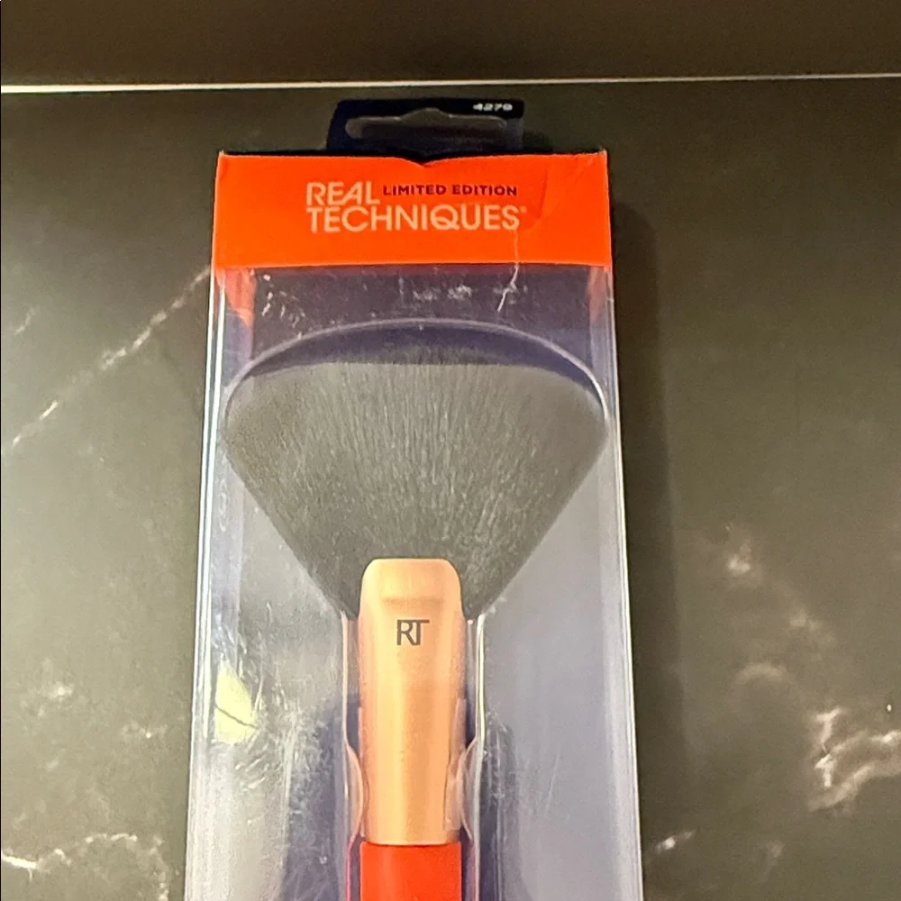 Real Techniques Genuine Glow Fan Makeup Brush
